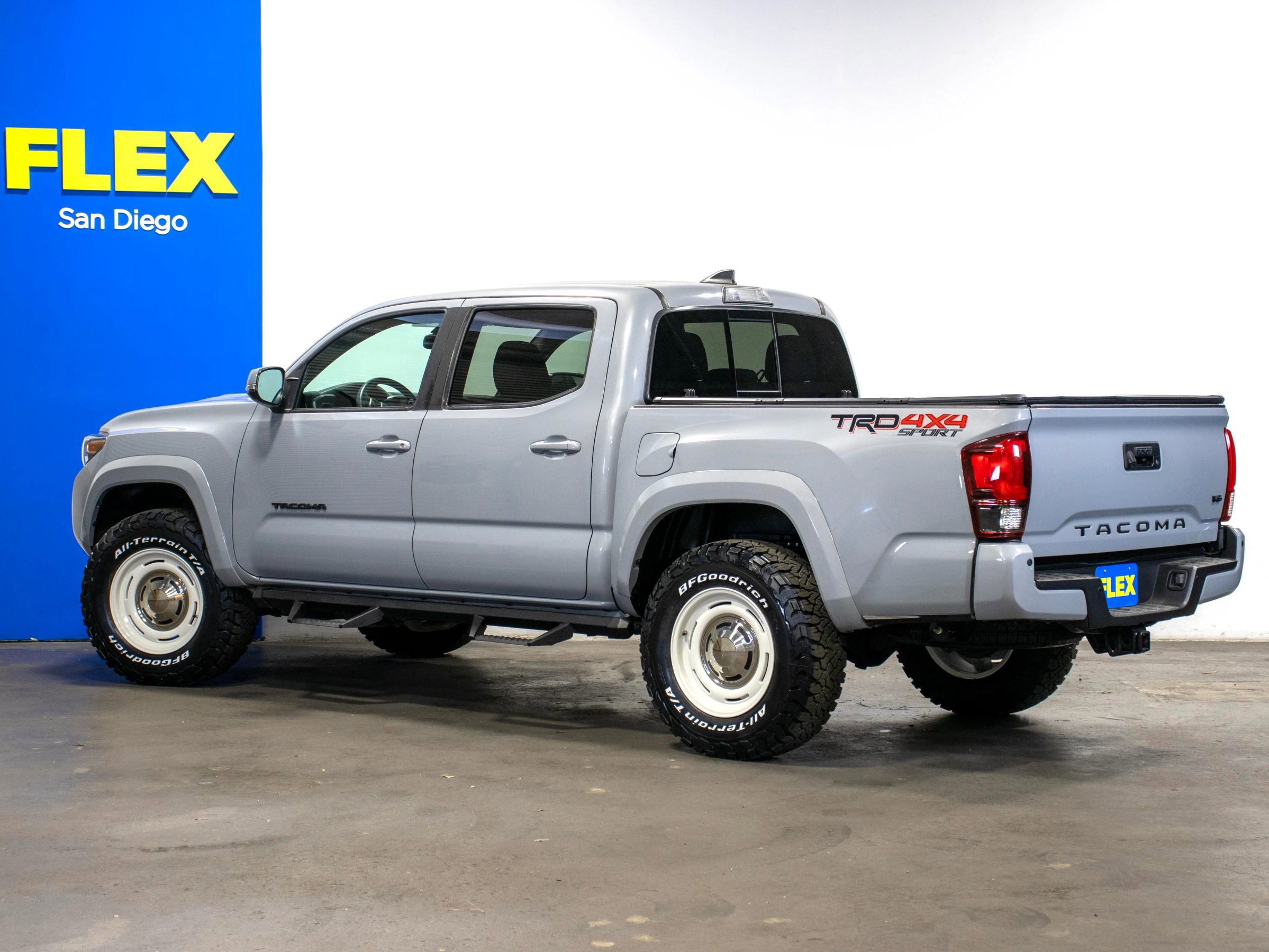 Used 2019 Toyota Tacoma TRD Sport image 3