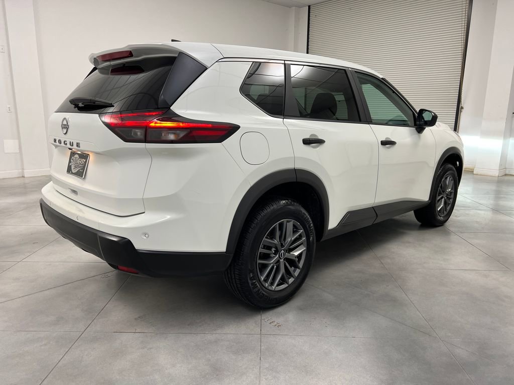Used 2024 Nissan Rogue S FWD image 7