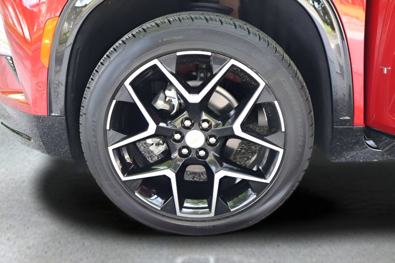 Used 2025 Chevrolet Traverse High Country w/ LPO, Floor Liner Package FWD image 28