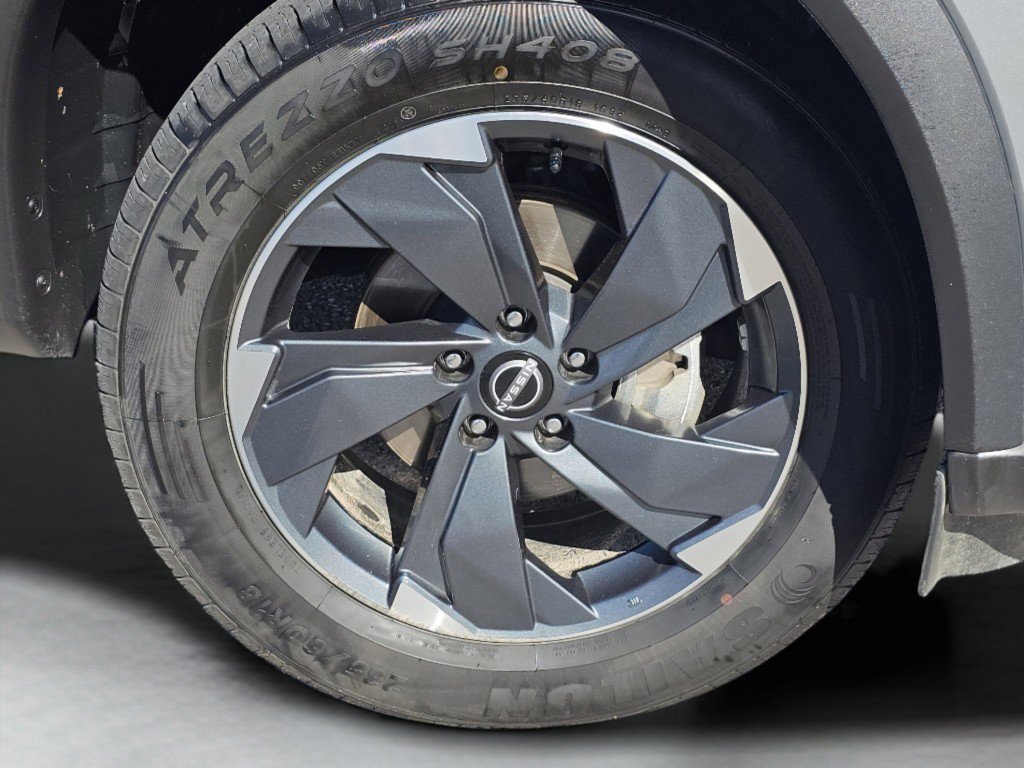 Used 2024 Nissan Rogue SV AWD/4WD image 16