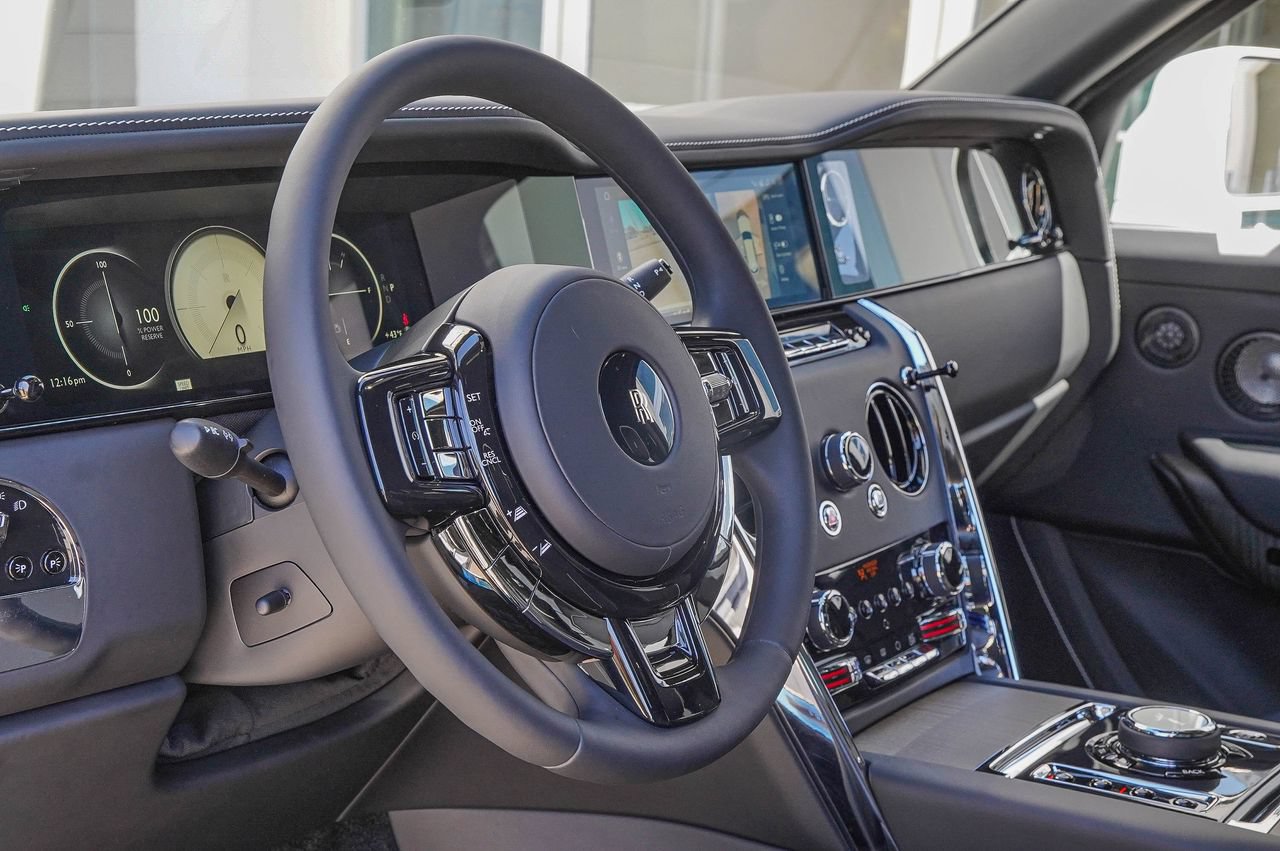 New 2026 Rolls-Royce Cullinan AWD/4WD image 18