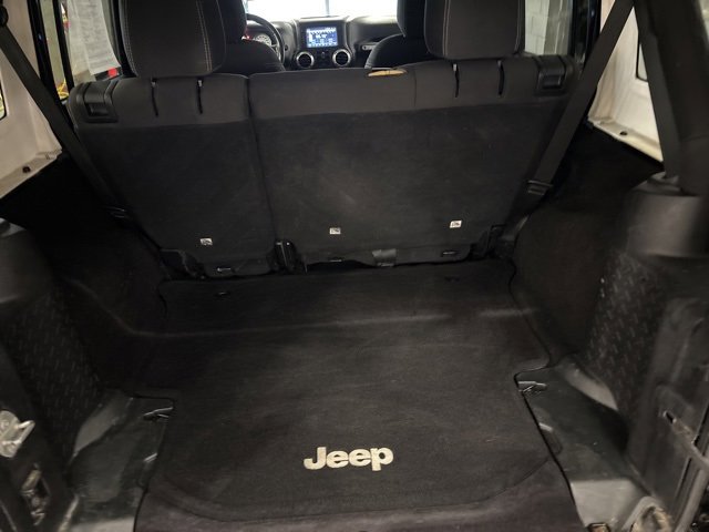 Used 2017 Jeep Wrangler Unlimited Sahara image 14