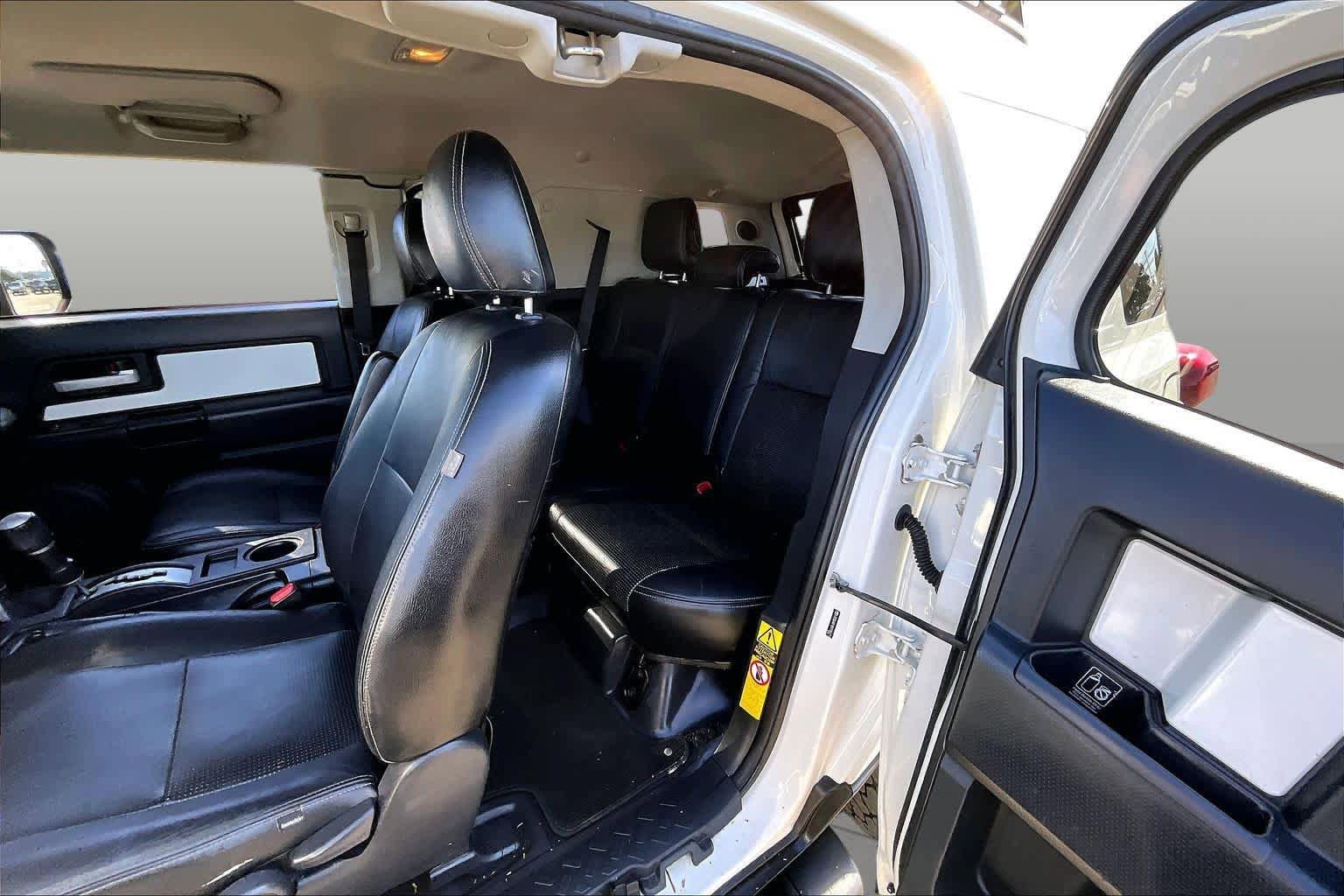 Used 2014 Toyota FJ Cruiser 4WD w/ Upgrade Package image 20