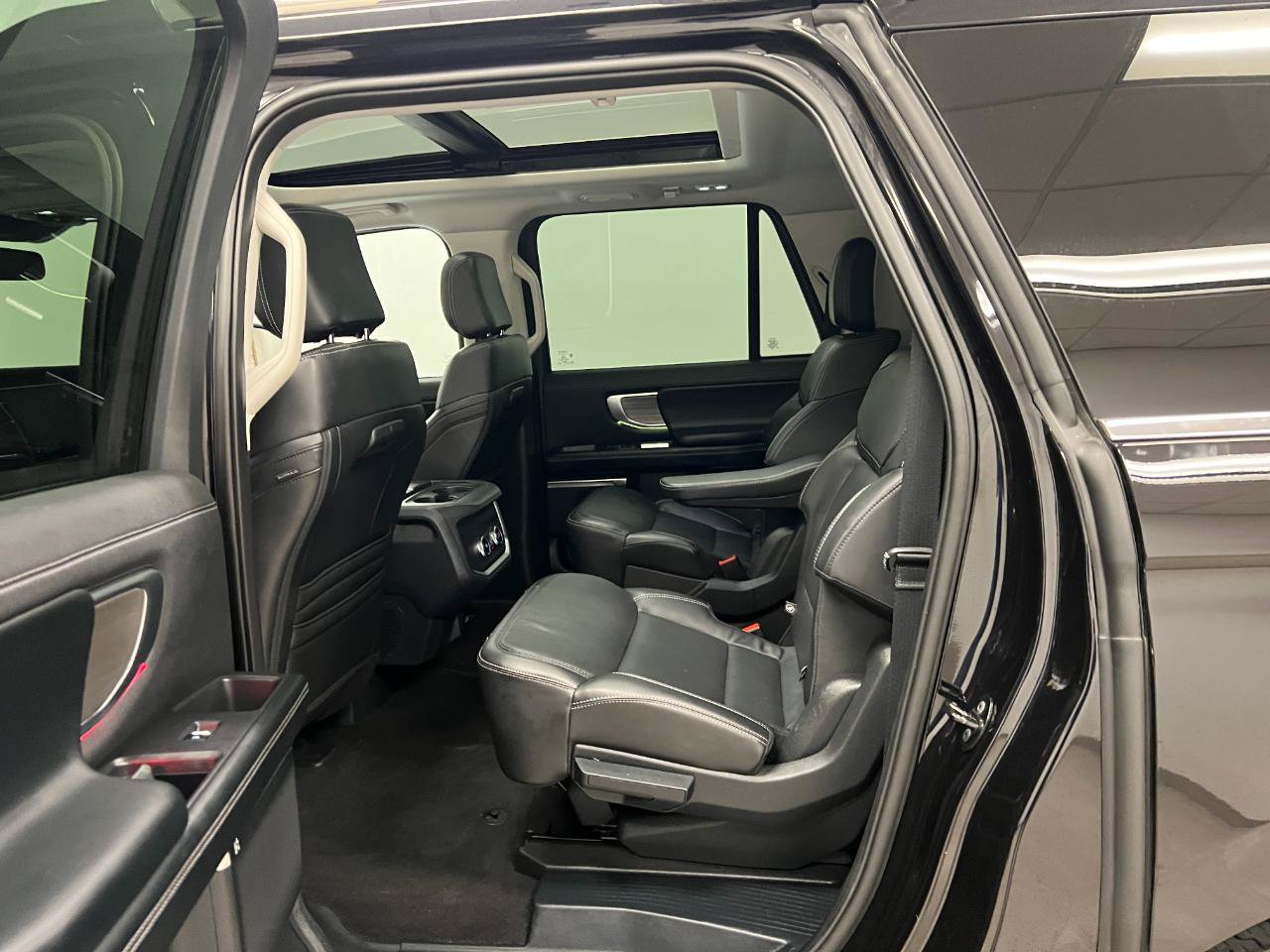 Used 2025 Ford Expedition Max Platinum AWD/4WD image 27