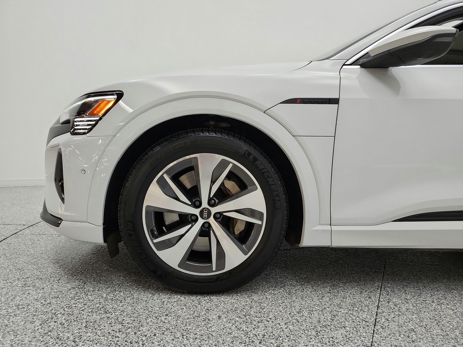 Used 2024 Audi Q8 e-tron Premium Plus w/ Premium Plus Package AWD/4WD image 38