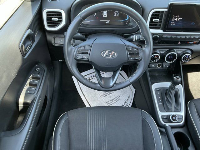 Used 2025 Hyundai Venue Limited FWD image 10