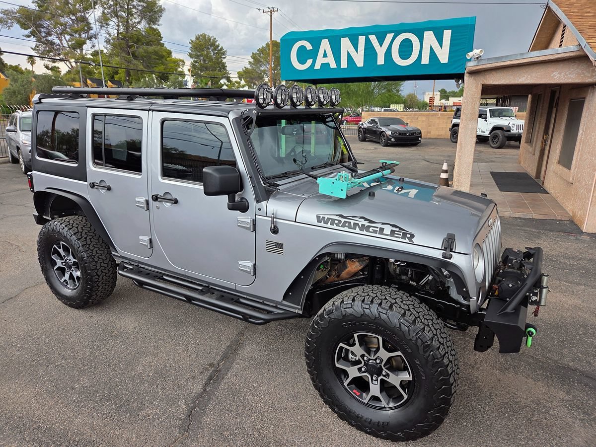 Used 2018 Jeep Wrangler Unlimited Sahara w/ Connectivity Group AWD/4WD image 2