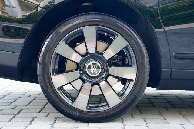 Used 2023 Rolls-Royce Cullinan w/ Cullinan Package image 32
