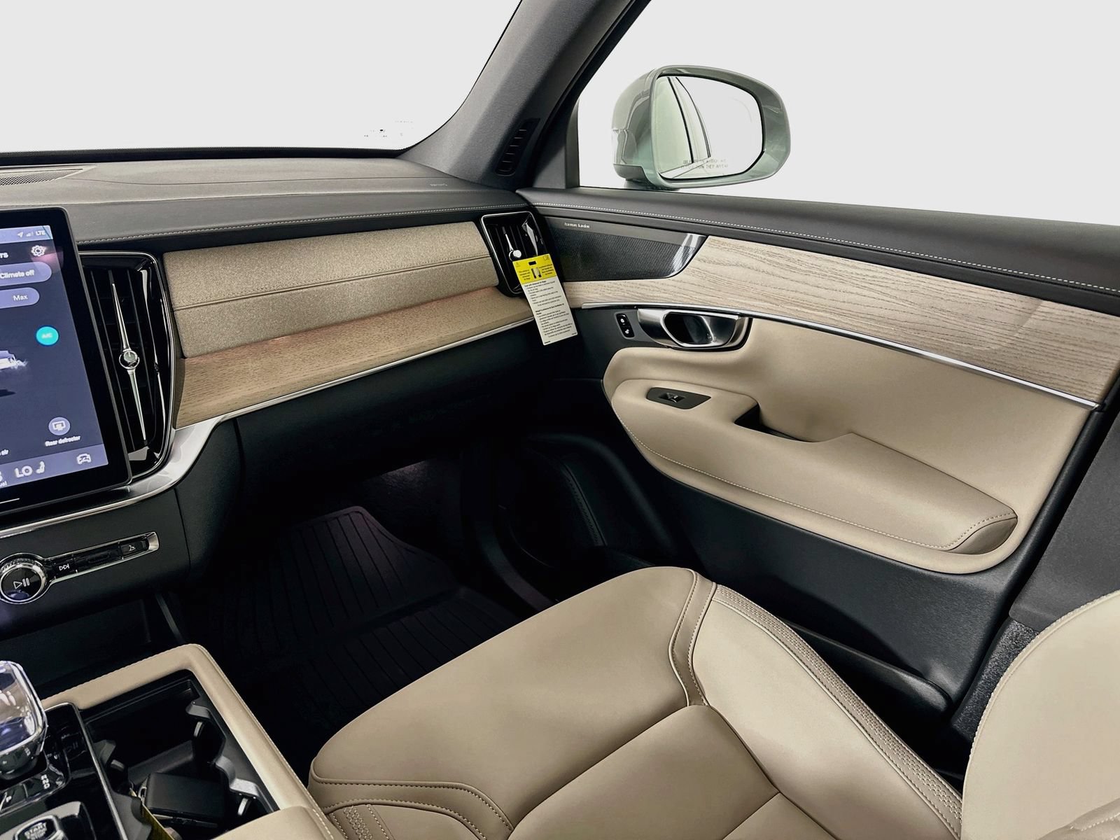 New 2026 Volvo XC90 T8 Plus w/ Protection Package Premier AWD/4WD image 23