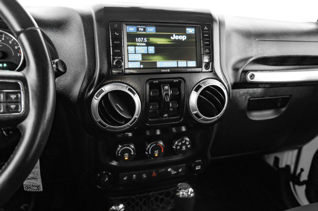 Used 2015 Jeep Wrangler Unlimited Sahara w/ Connectivity Group image 19