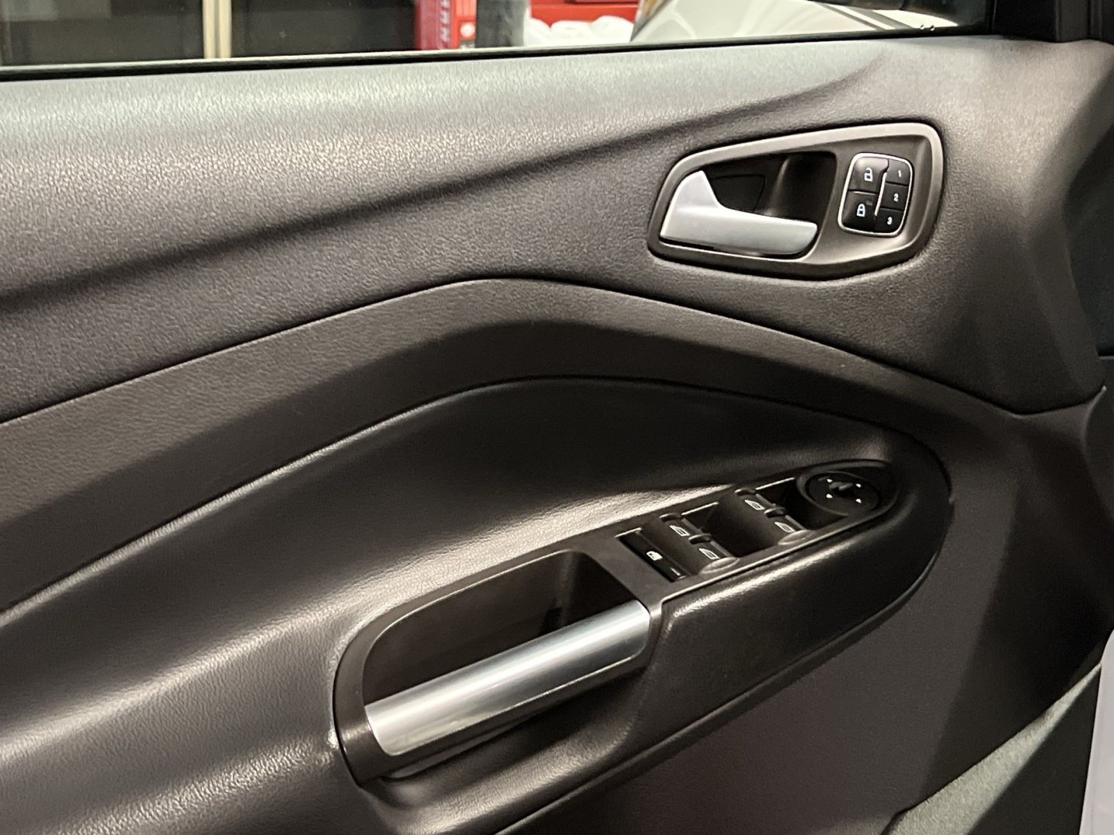 Used 2019 Ford Escape Titanium AWD/4WD image 12