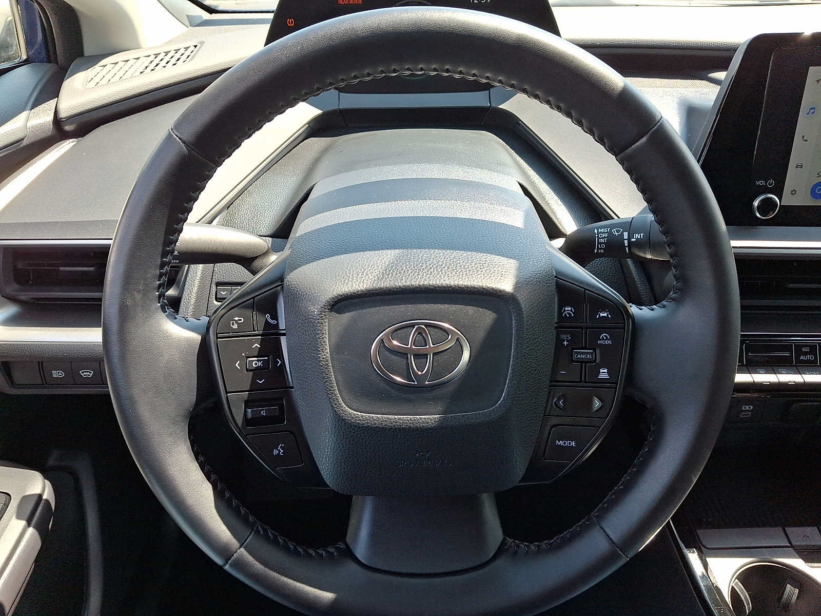 Used 2025 Toyota Prius LE FWD image 18