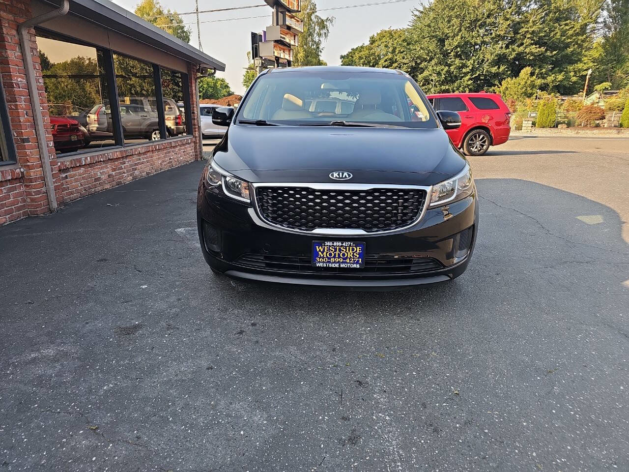 Used 2015 Kia Sedona LX image 3