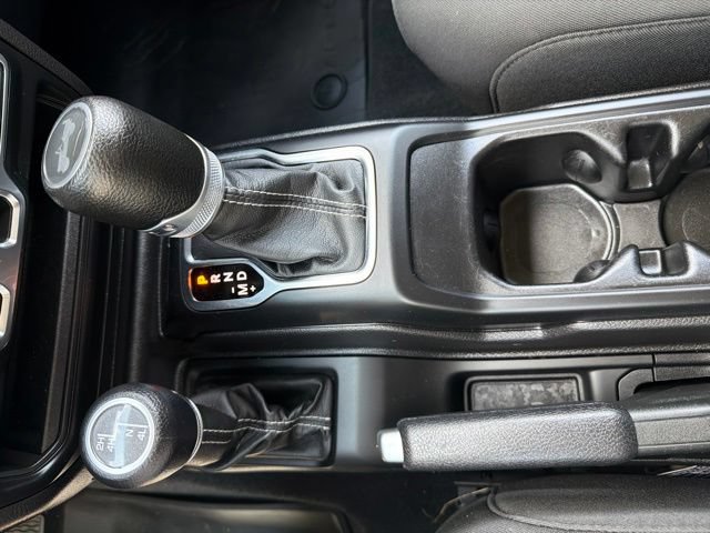 Used 2022 Jeep Wrangler Unlimited Sahara AWD/4WD image 25