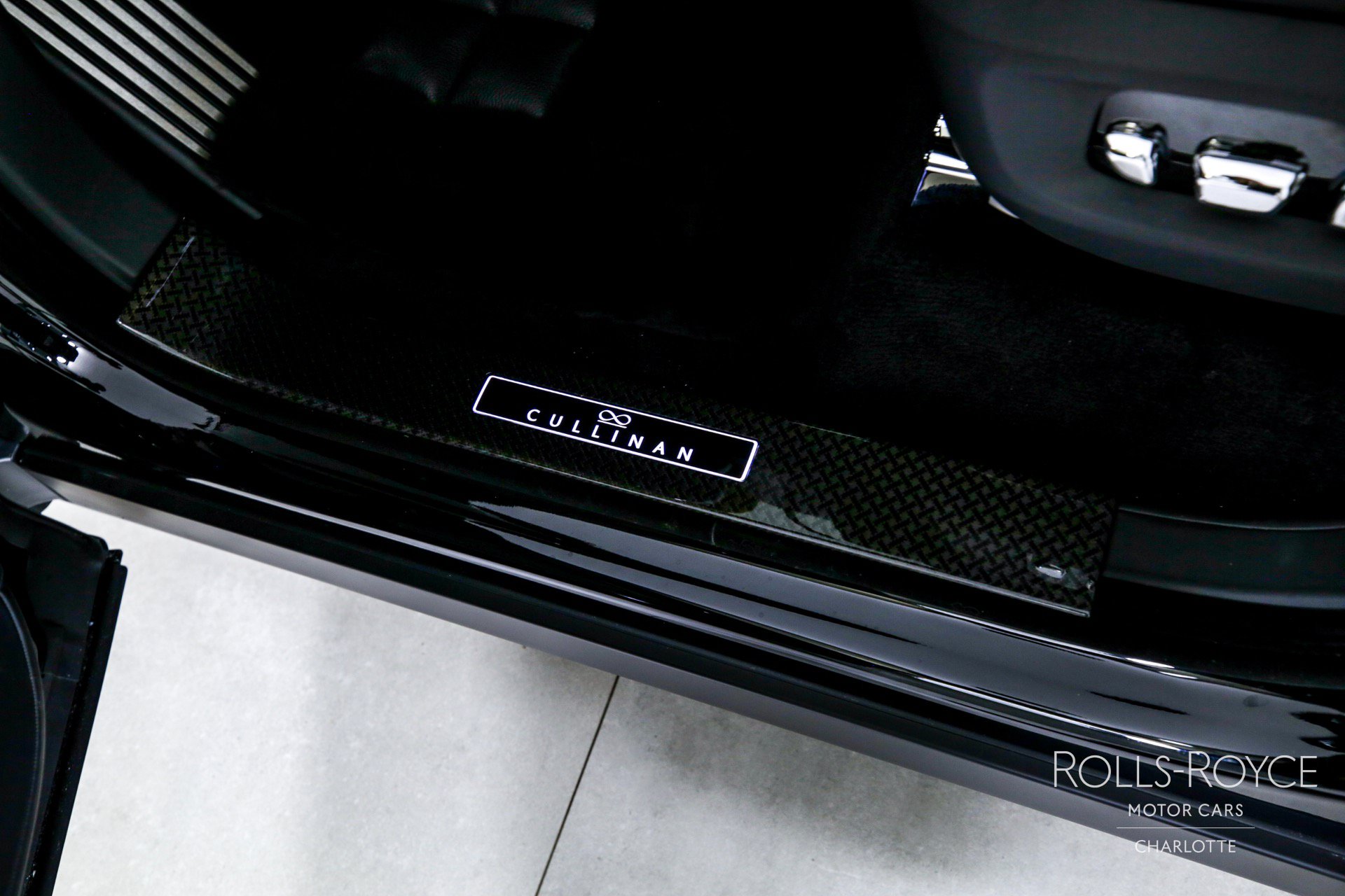 Certified 2024 Rolls-Royce Cullinan Black Badge w/ Dark Exterior Package AWD/4WD image 16