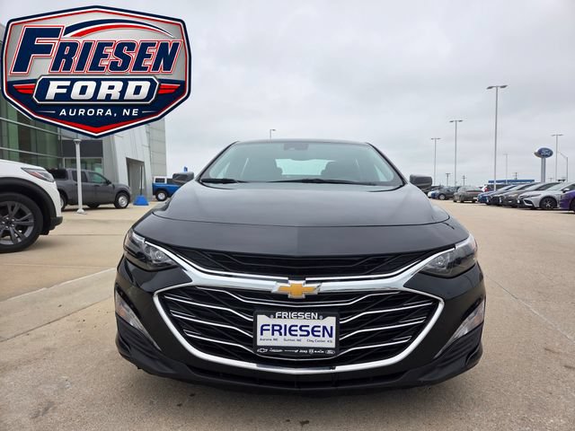 Used 2025 Chevrolet Malibu LT FWD image 2