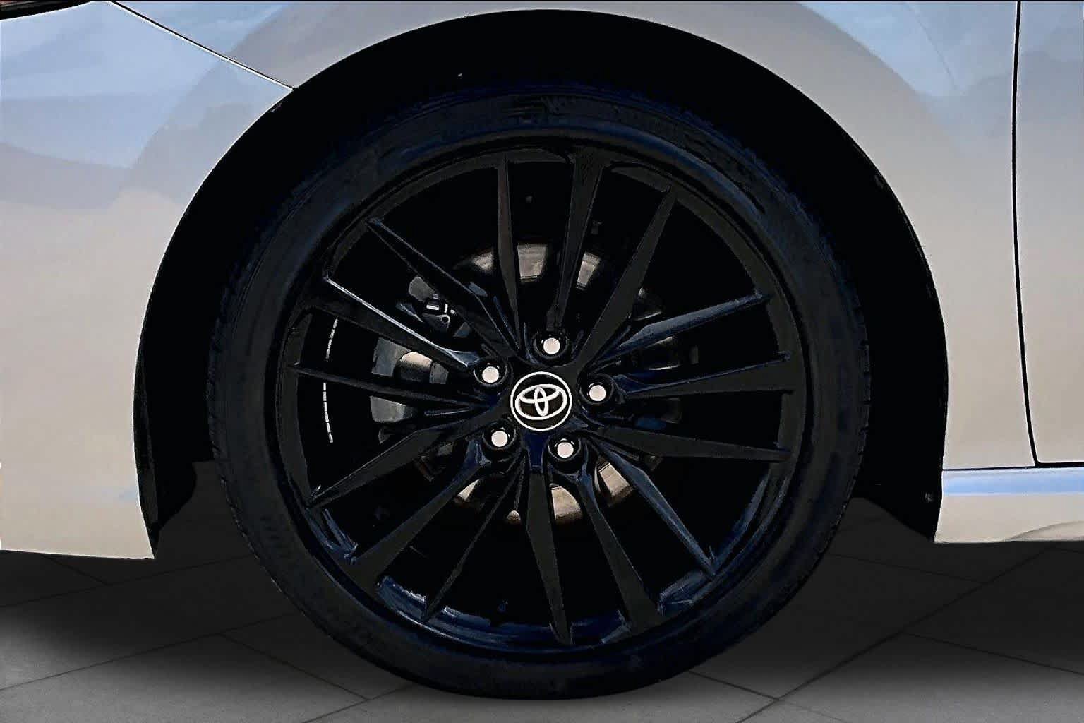 Used 2023 Toyota Camry XSE FWD image 11