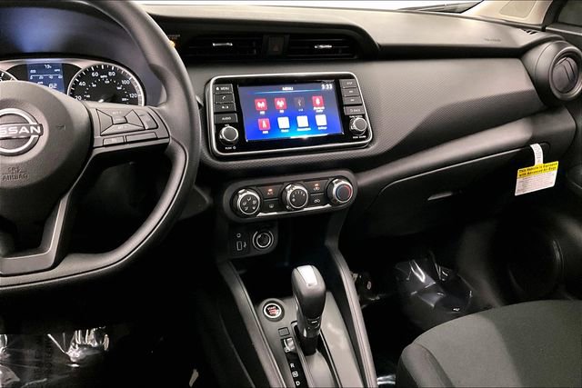 New 2025 Nissan Kicks Play S image 8