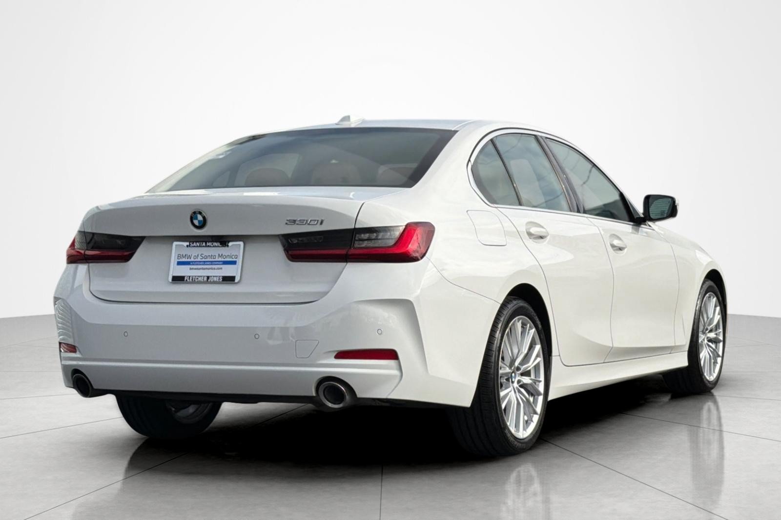 Used 2024 BMW 330i Sedan w/ Convenience Package RWD image 5