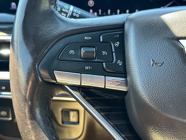 Used 2021 Cadillac Escalade Premium Luxury w/ LPO, Illumination Package AWD/4WD image 23