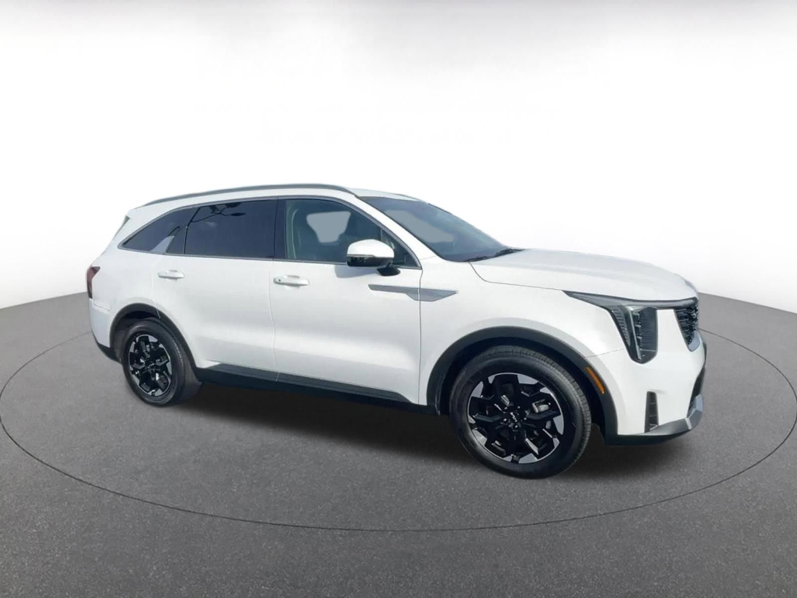 Used 2024 Kia Sorento S image 2