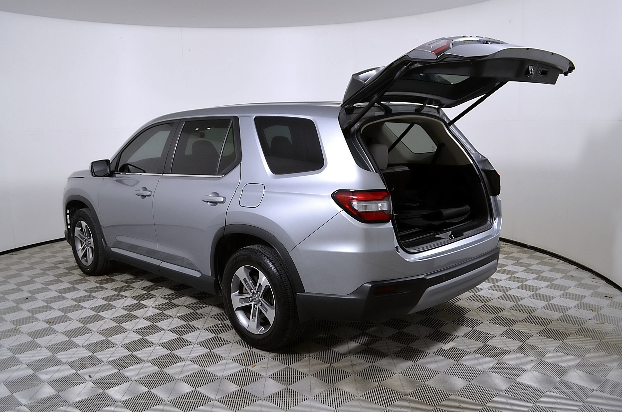 Used 2024 Honda Pilot EX-L image 11
