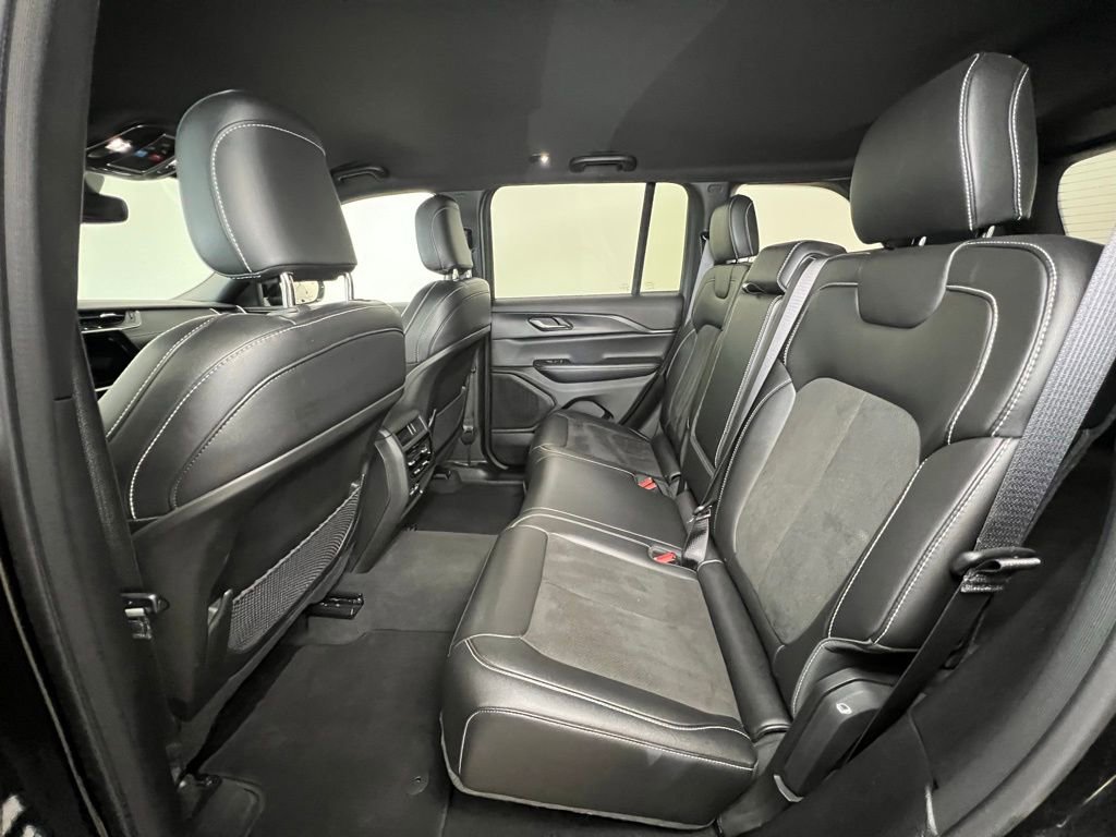 Used 2024 Jeep Grand Cherokee Altitude image 5