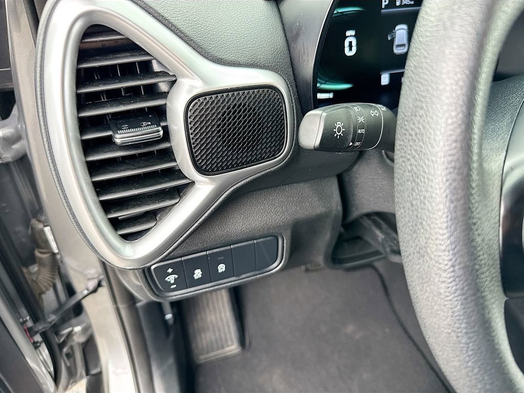 Used 2025 Kia Soul LX w/ LX Technology Package image 10