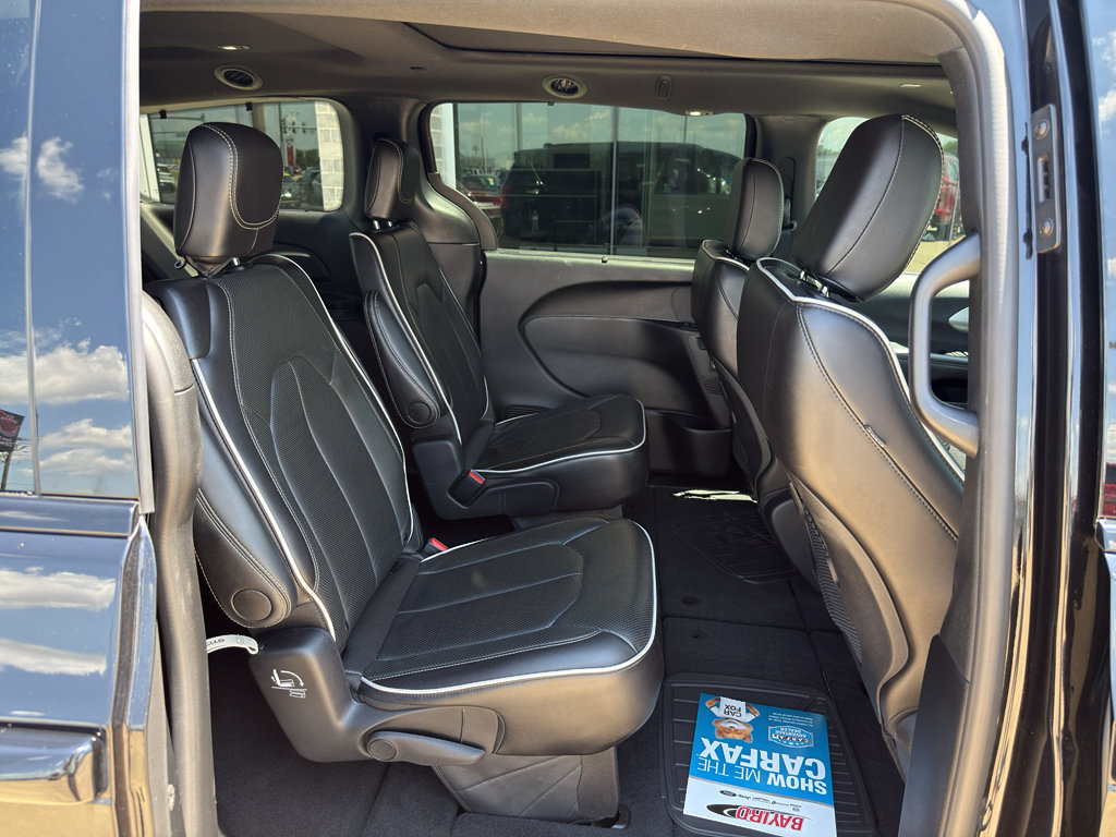 Used 2025 Chrysler Pacifica Limited FWD image 20