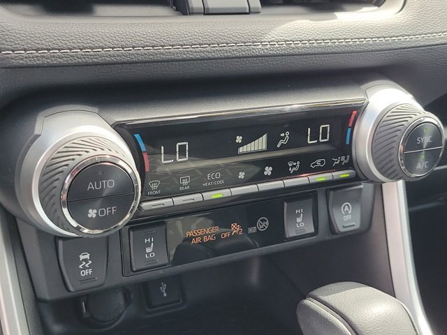 Used 2022 Toyota RAV4 XLE w/ Convenience Package image 29
