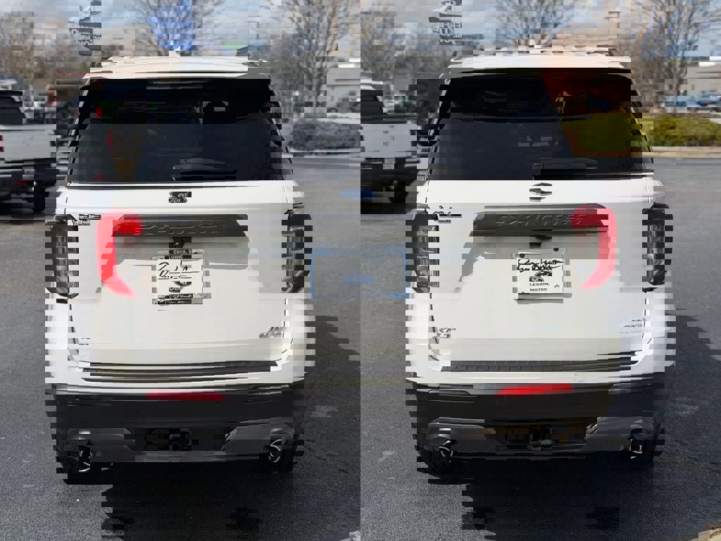 Certified 2022 Ford Explorer XLT w/ Equipment Group 202A image 6