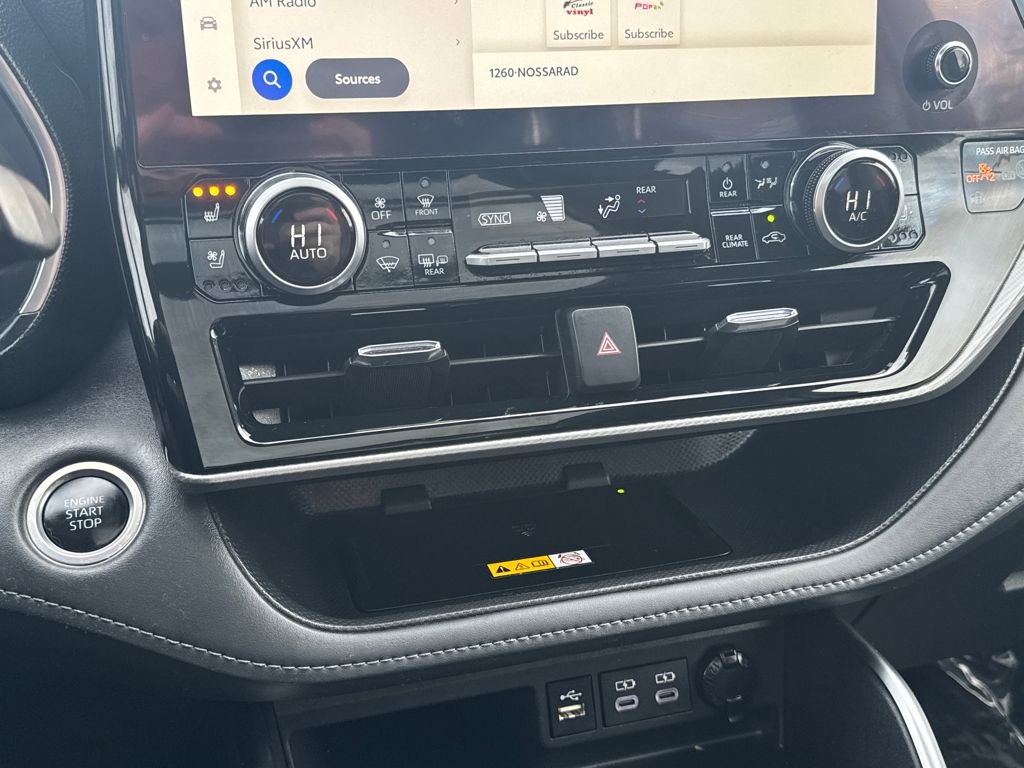 Used 2024 Toyota Highlander Platinum image 25