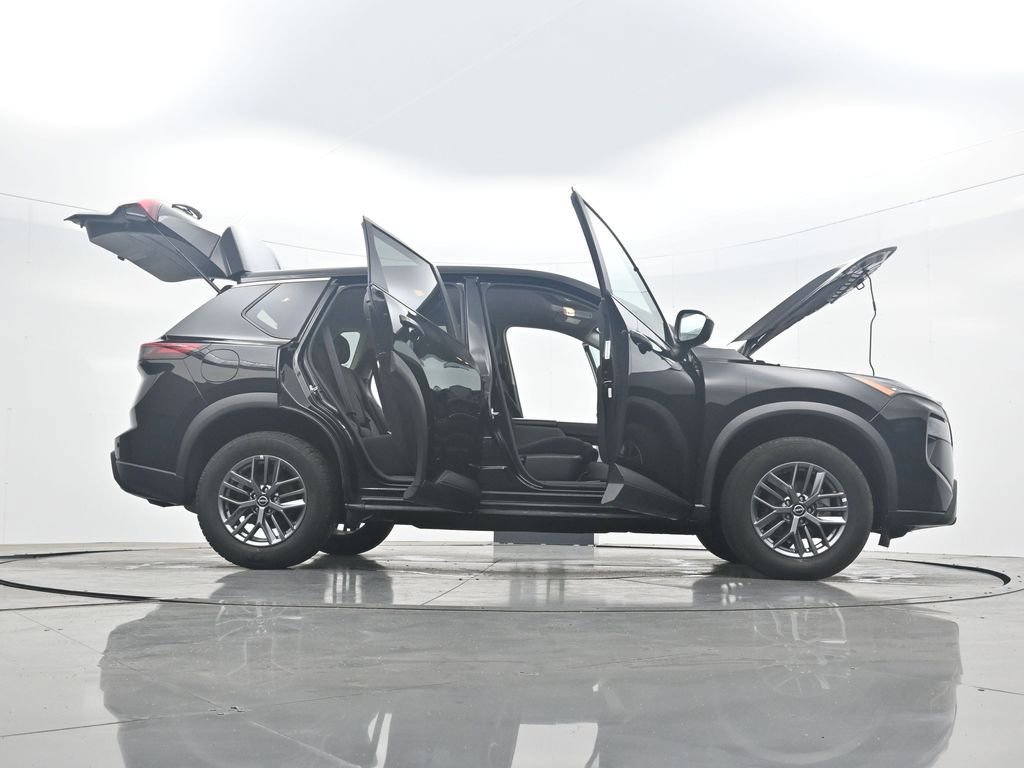 Used 2024 Nissan Rogue S image 43