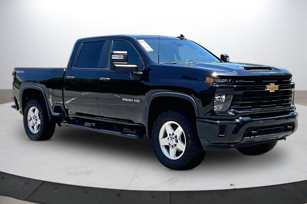 Used 2024 Chevrolet Silverado 2500 Custom w/ Custom Convenience Package AWD/4WD image 2