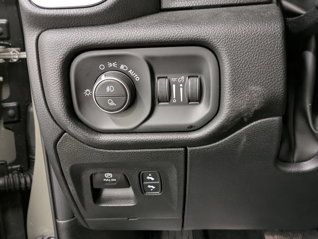 Used 2026 RAM 1500 Laramie AWD/4WD image 23