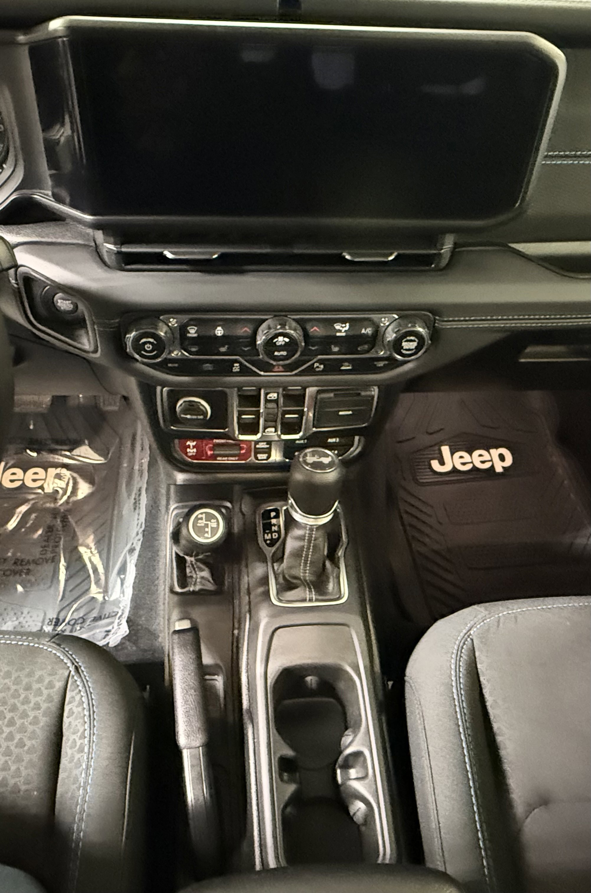 Used 2024 Jeep Wrangler Unlimited Rubicon 4xe w/ Technology Group image 23