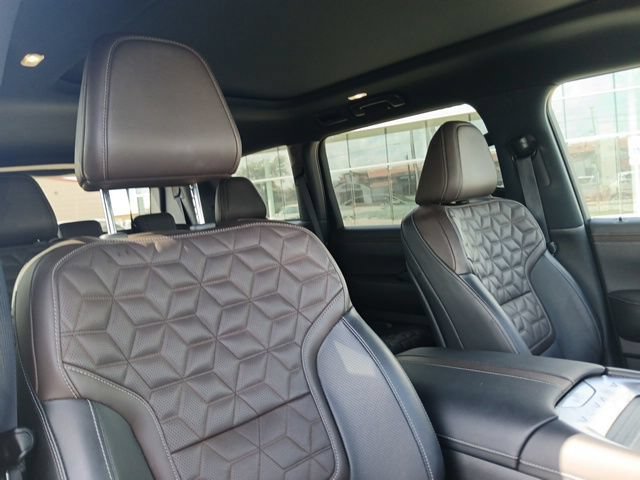 Used 2025 Nissan Armada Platinum w/ Convenience Package RWD image 17