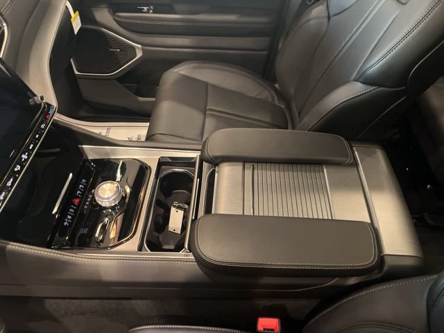 New 2025 Jeep Wagoneer Series II w/ Convenience Group I AWD/4WD image 12