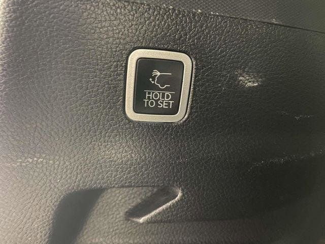 Used 2024 Jeep Wagoneer L Series II w/ Flexible Seating Group image 22