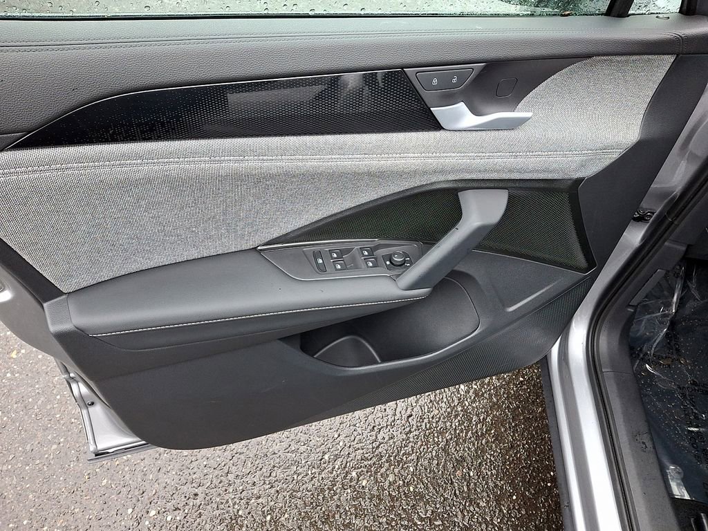 Used 2025 Volkswagen Tiguan S image 11