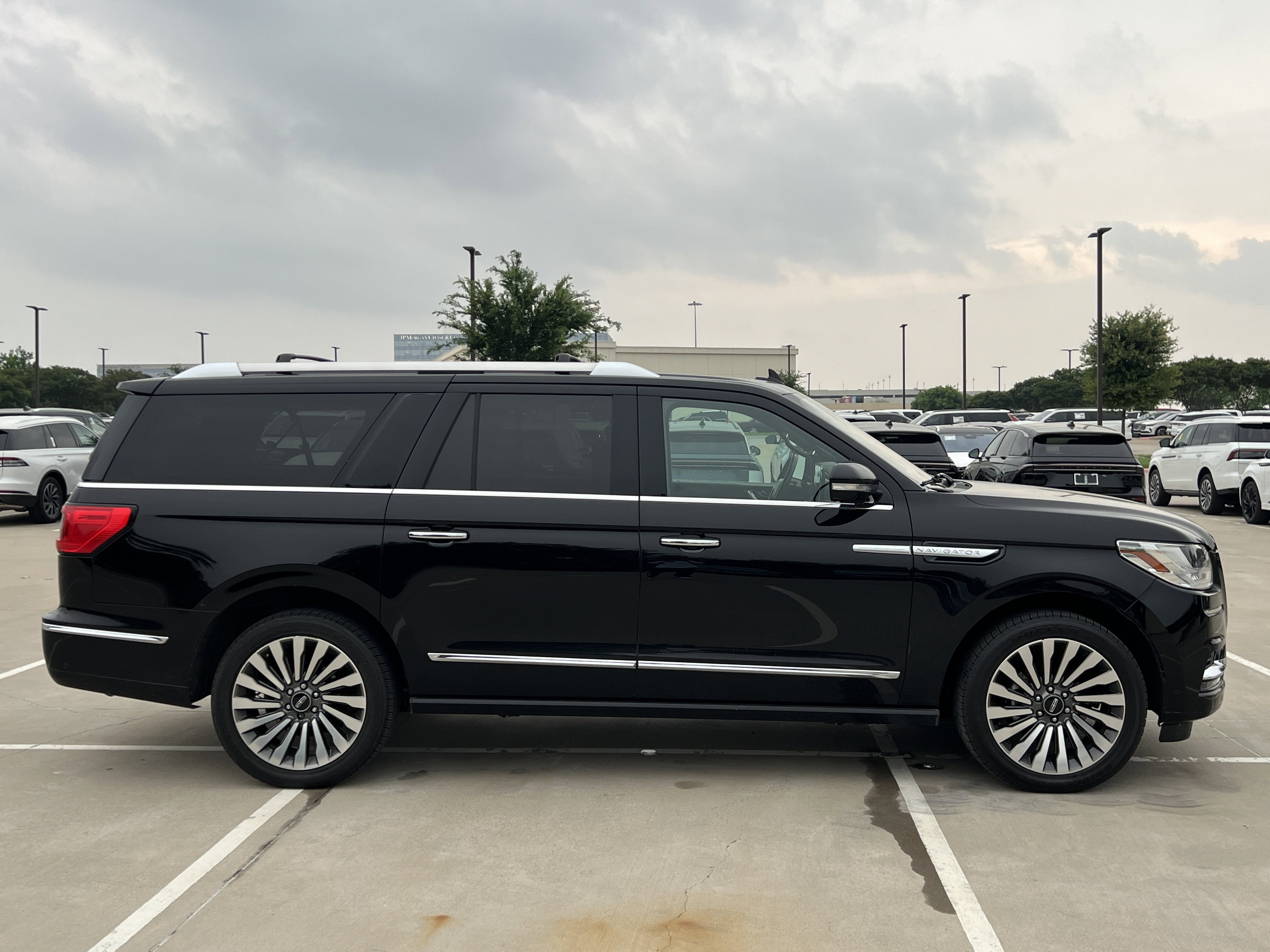 Used 2018 Lincoln Navigator L Reserve w/ Technology Package AWD/4WD image 8