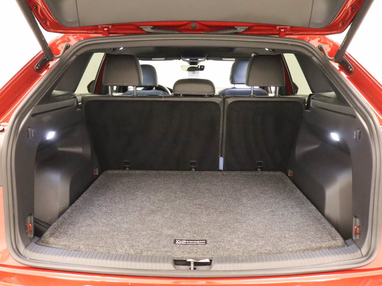 Certified 2024 Volkswagen Atlas Cross Sport SE FWD image 21