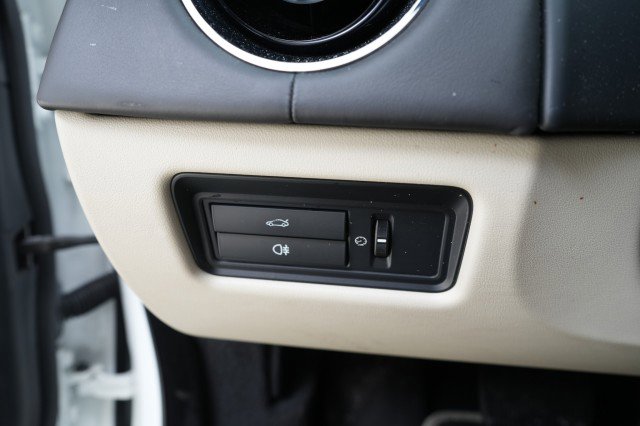 Used 2016 Jaguar XJ L Portfolio image 40