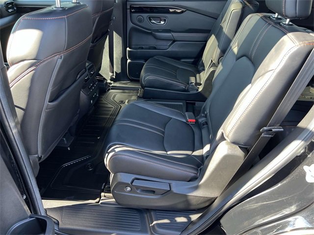 Used 2025 Honda Pilot TrailSport image 28