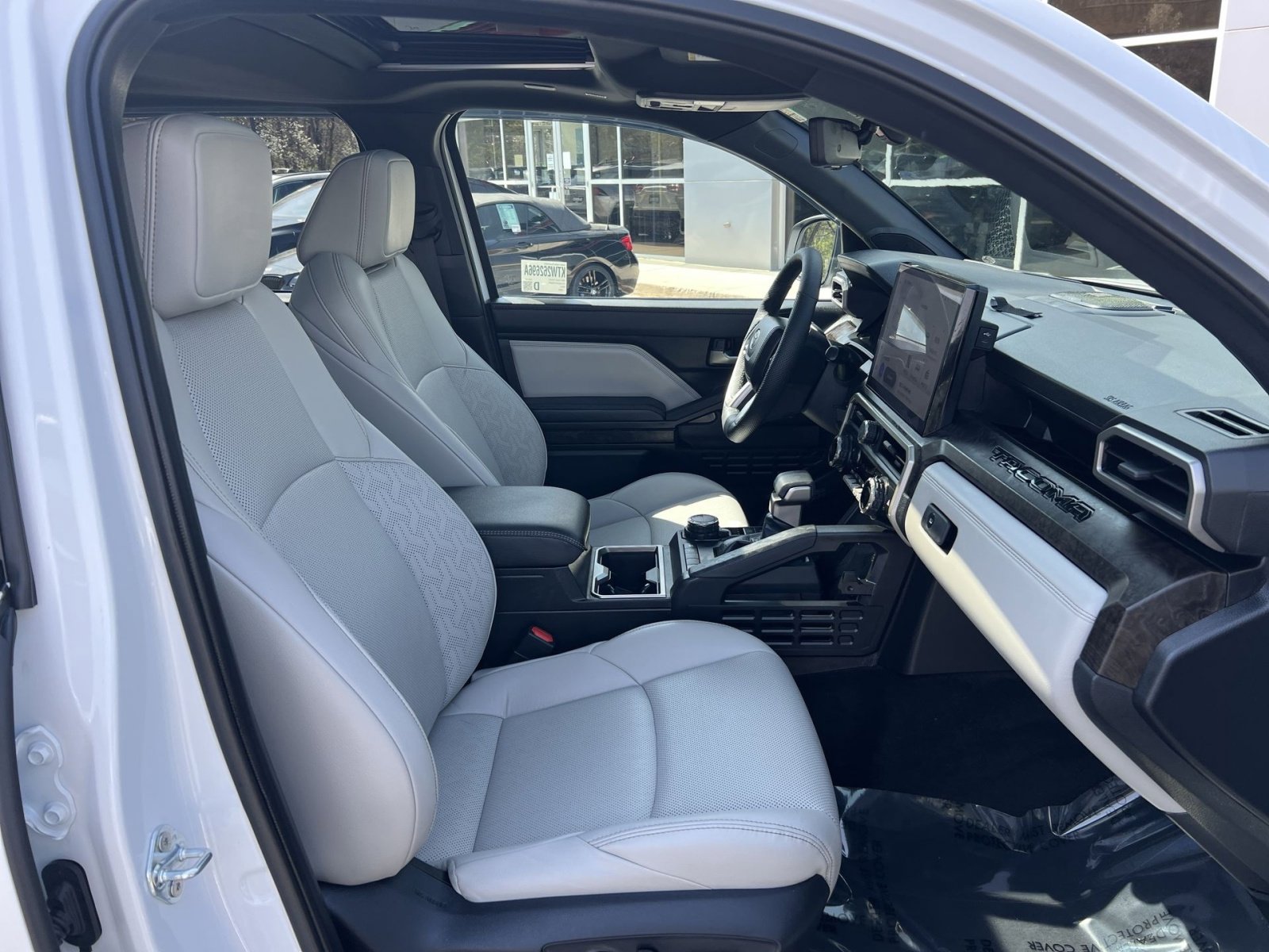 Used 2025 Toyota Tacoma Limited image 26