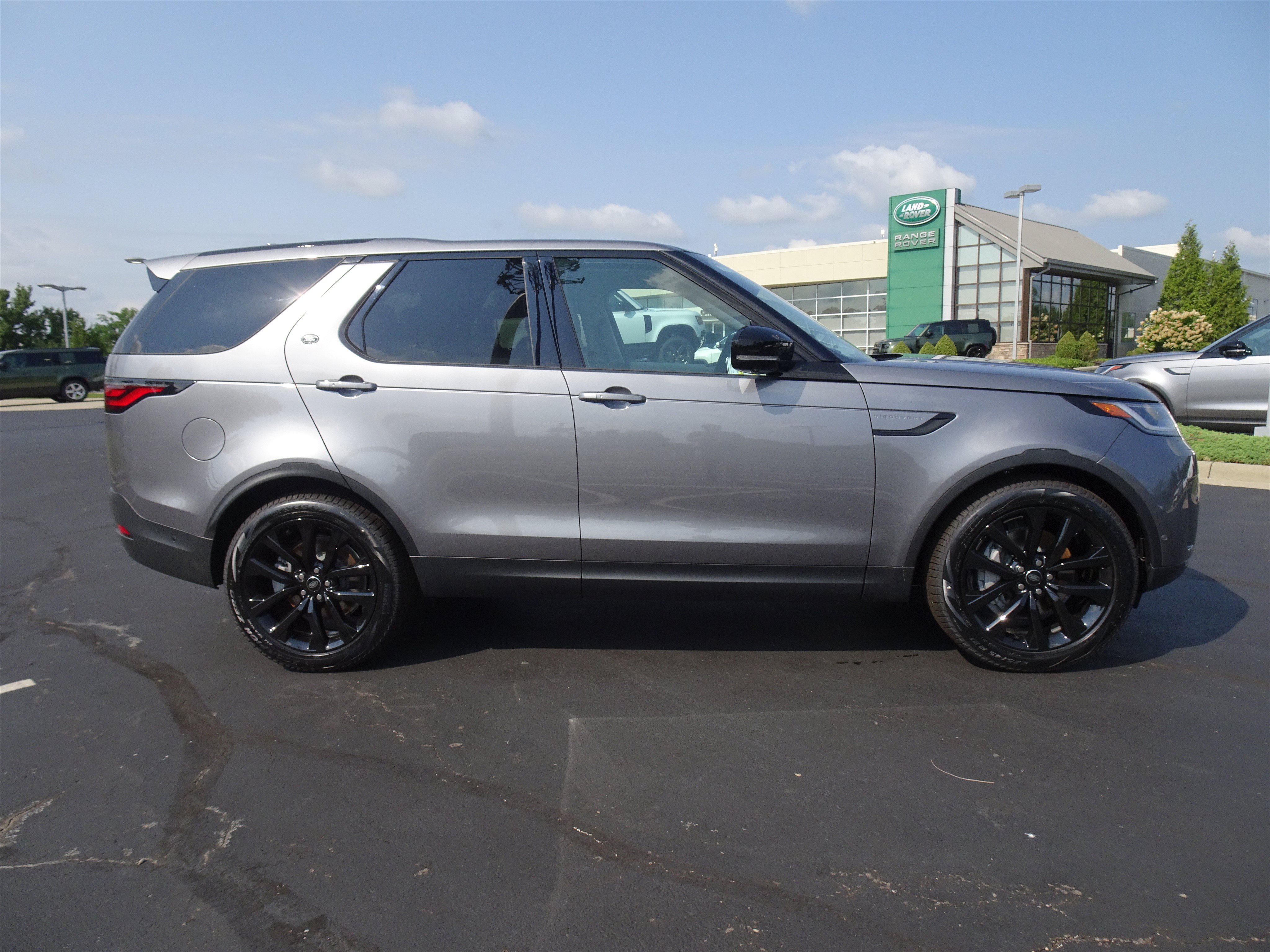 New 2026 Land Rover Discovery S AWD/4WD image 13