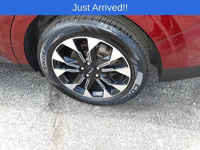 Used 2024 Kia Carnival EX FWD image 23