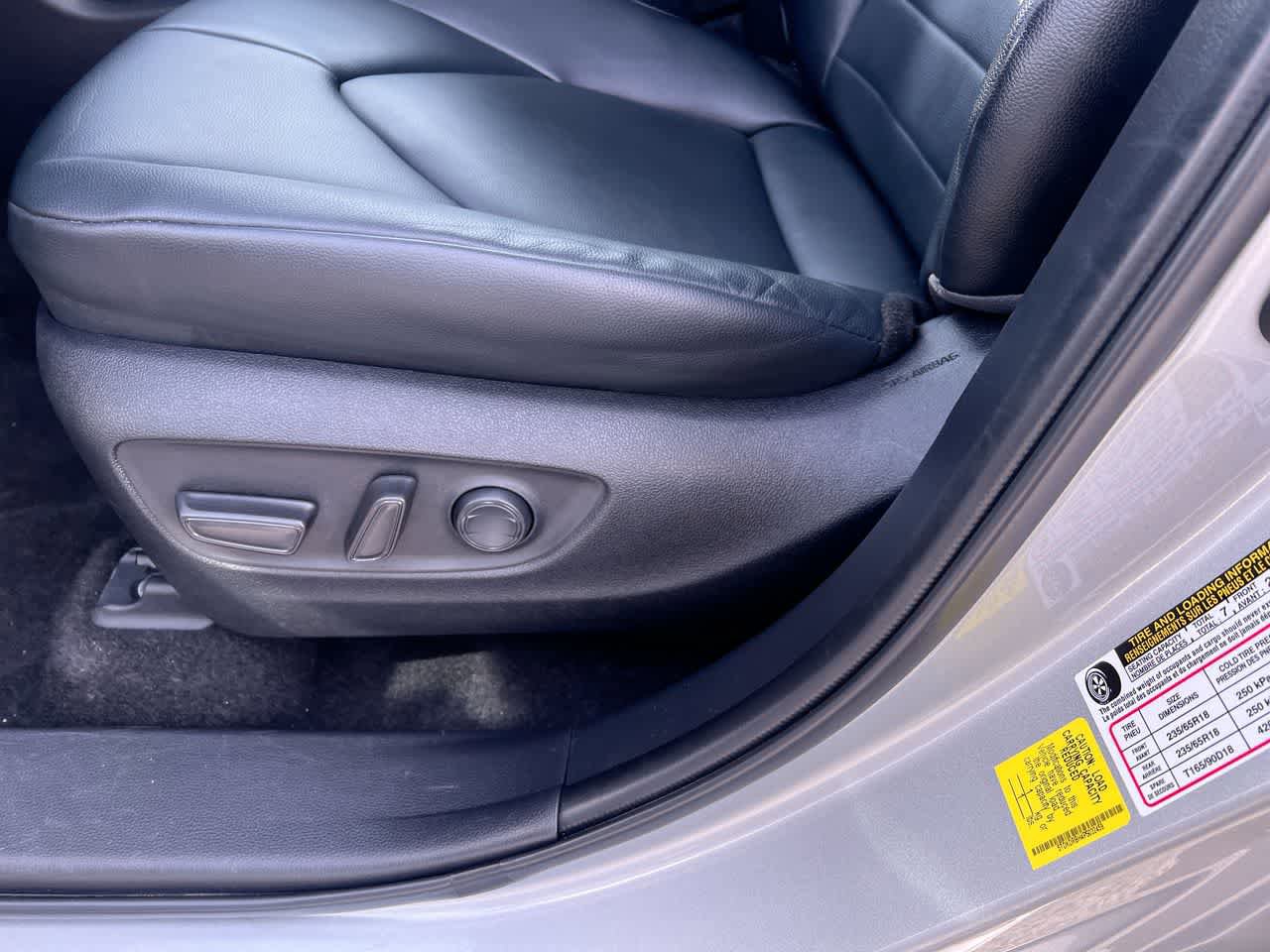 Used 2023 Toyota Highlander XLE AWD/4WD image 12