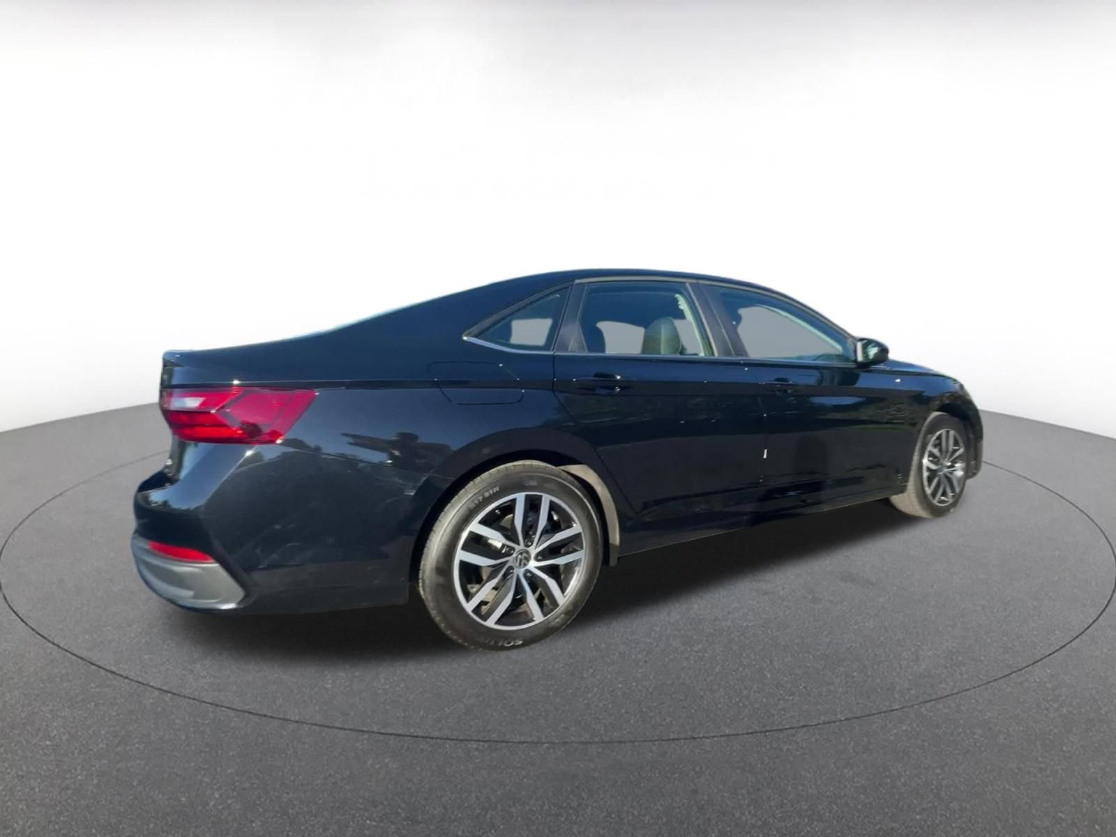 Used 2025 Volkswagen Jetta SE image 14