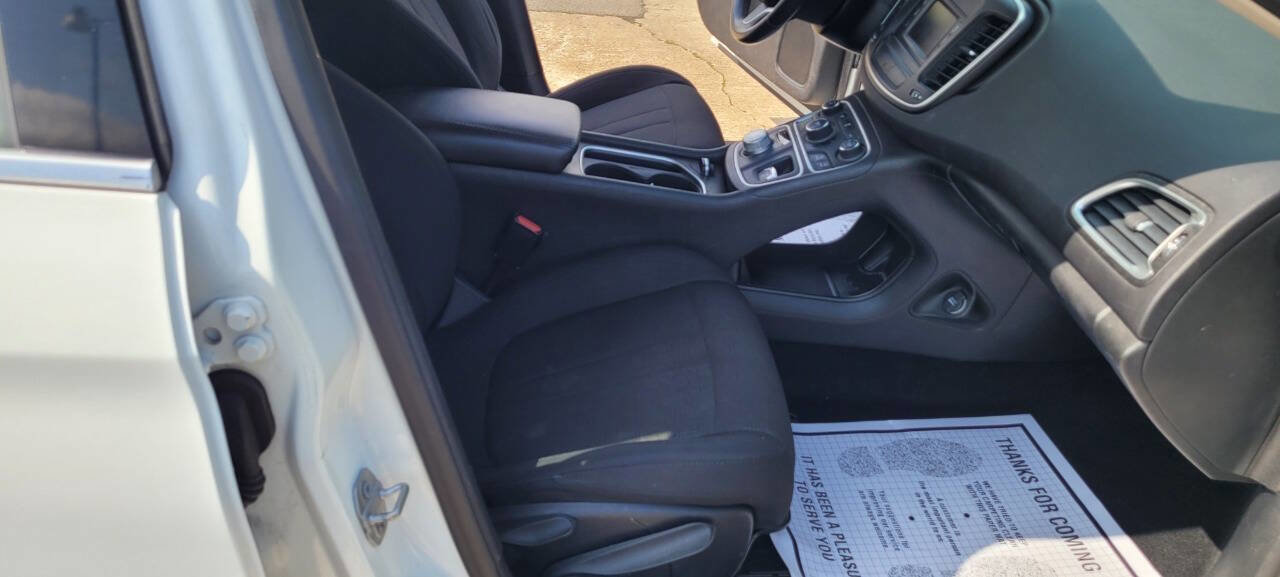 Used 2015 Chrysler 200 Limited w/ Convenience Group image 11